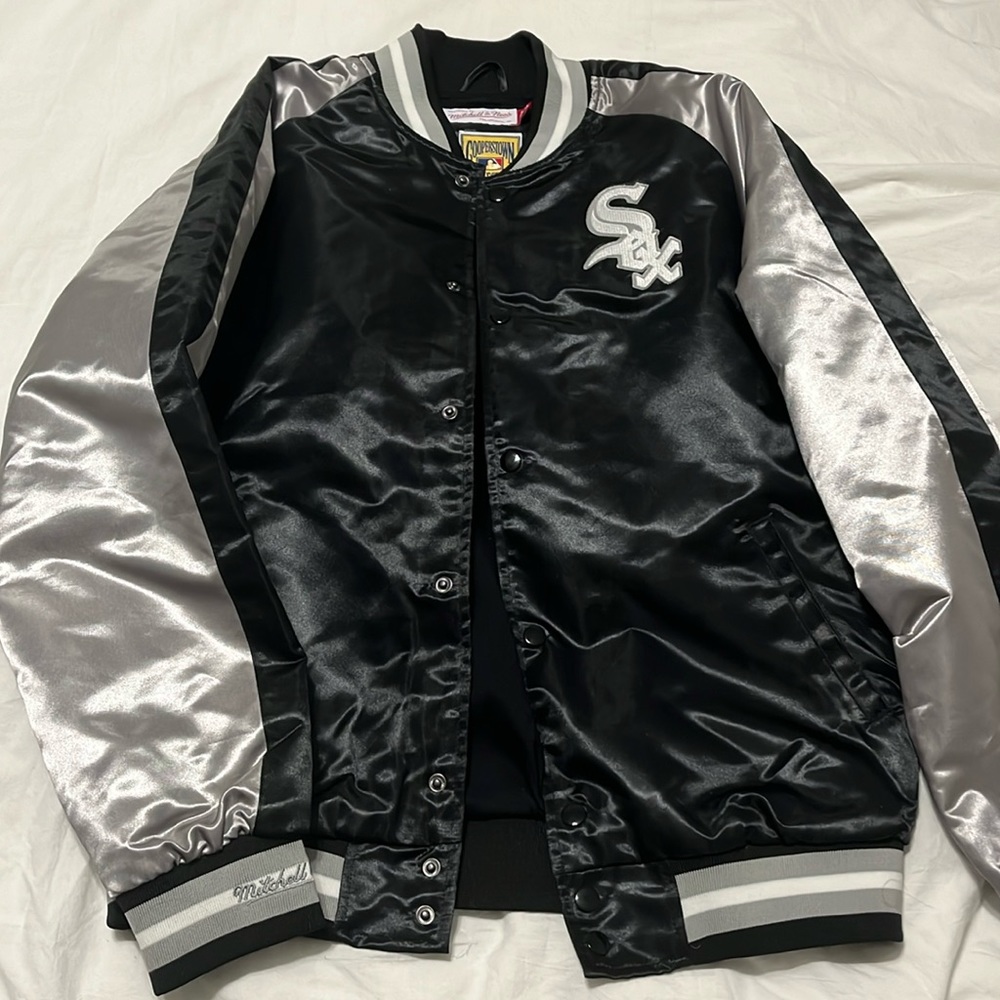 MITCHELL & NESS white Sox bomber jacket